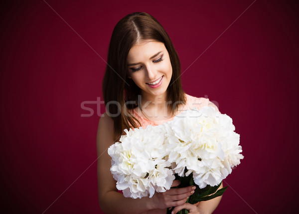 Glimlachend charmant vrouw bloemen roze Stockfoto © deandrobot