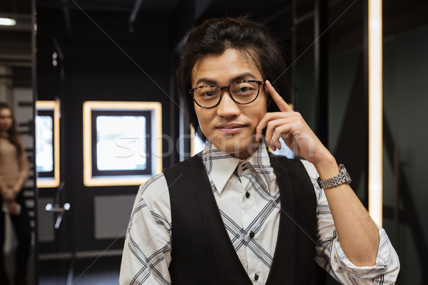 Foto stock: Feliz · jóvenes · Asia · hombre · gafas