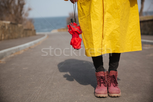 Shot paraplu vrouw benen foto Stockfoto © deandrobot