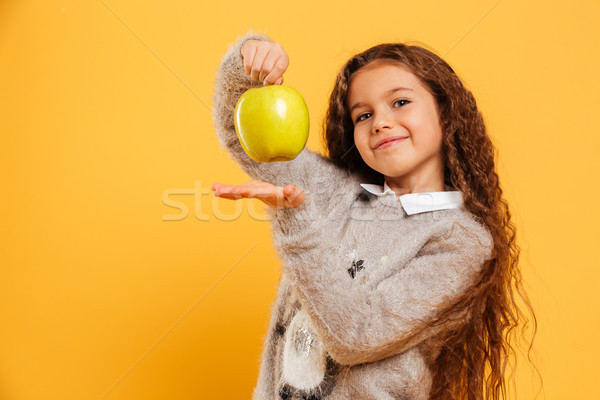 Mutlu küçük kız çocuk elma eller Stok fotoğraf © deandrobot