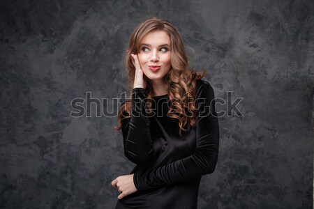 Mulher jovem longo cabelos cacheados beleza retrato Foto stock © deandrobot