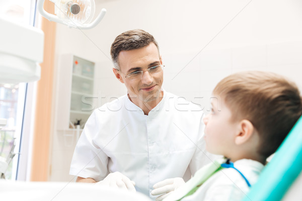 Foto stock: Dentista · examinar · dientes · pequeño · nino · sesión