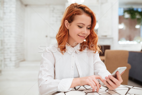 Stockfoto: Vrolijk · jonge · vrouw · telefoon · cafe