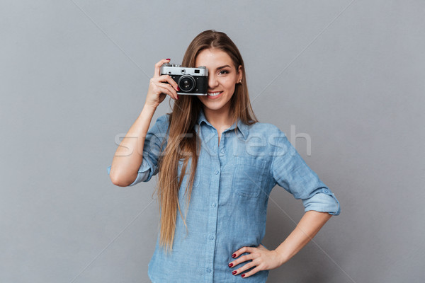 Kobieta shirt Fotografia retro kamery Zdjęcia stock © deandrobot