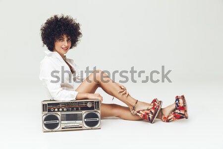 Portret mooie meisje vergadering platenspeler naar Stockfoto © deandrobot