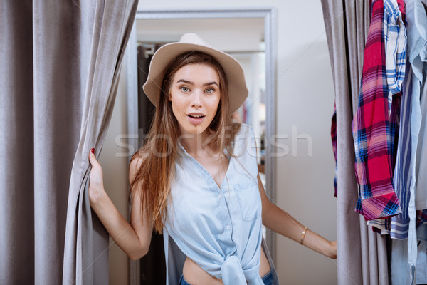Feliz mulher jovem roupa camarim retrato bastante Foto stock © deandrobot