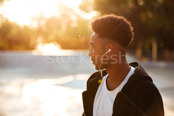 Portre genç Afrika adam kulaklık Stok fotoğraf © deandrobot