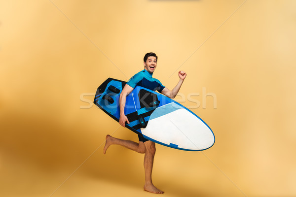 Portret glimlachend jonge man zwempak lopen Stockfoto © deandrobot