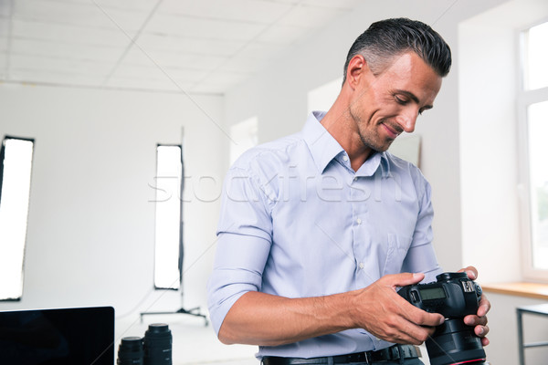 красивый бизнесмен камеры портрет улыбаясь студию Сток-фото © deandrobot