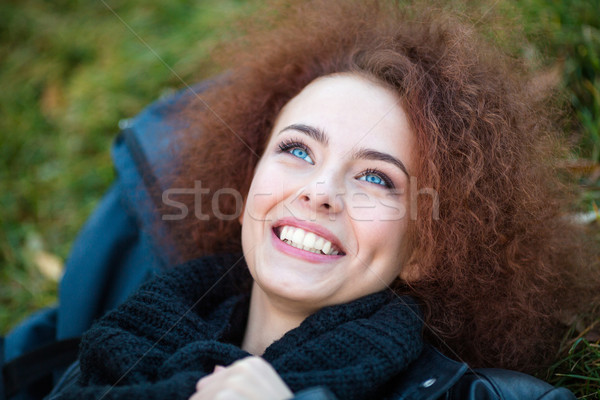 Frau träumen grünen Gras Freien Porträt glücklich Stock foto © deandrobot