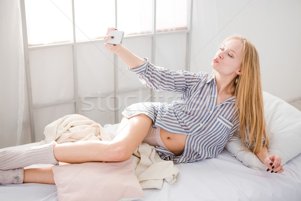 Foto stock: Jóvenes · mujer · rubia · fotos · teléfono · móvil · pelo · largo