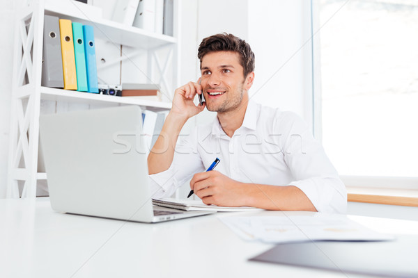 служащий призыв телефон используя ноутбук служба бизнеса Сток-фото © deandrobot
