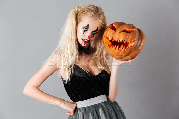 [[stock_photo]]: Mystère · femme · blonde · halloween · maquillage · posant · citrouille