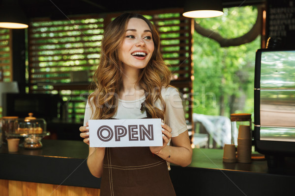 Portrait jeunes barista fille tablier [[stock_photo]] © deandrobot