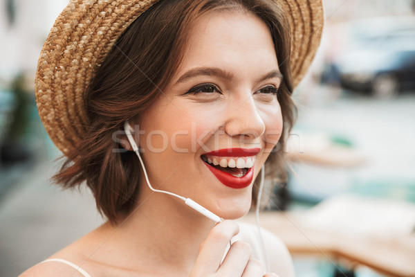 Obraz kobieta sukienka słomkowy kapelusz radosny Zdjęcia stock © deandrobot