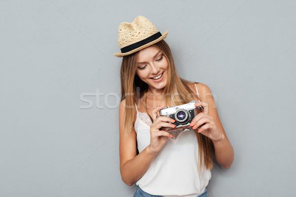 Portre gülümseyen kadın bakıyor Retro kamera Stok fotoğraf © deandrobot