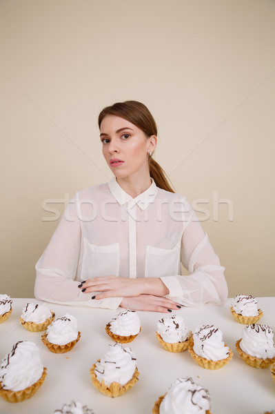 Foto stock: Asombroso · jóvenes · dama · posando · sesión