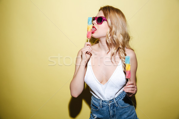 [[stock_photo]]: Dame · lumineuses · lèvres · maquillage · crème · glacée