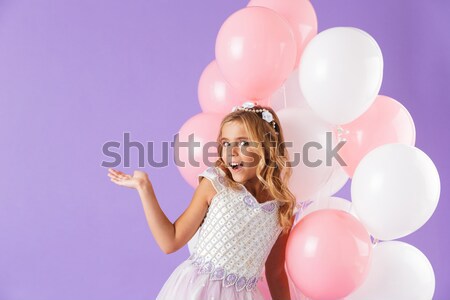 Gelukkig vrouw lucht ballonnen naar shot Stockfoto © deandrobot