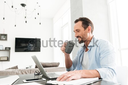 Pazza irritato imprenditore lavoro schermo computer Foto d'archivio © deandrobot