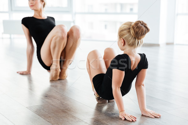 Cute bambina ballerina insegnante dancing piano Foto d'archivio © deandrobot