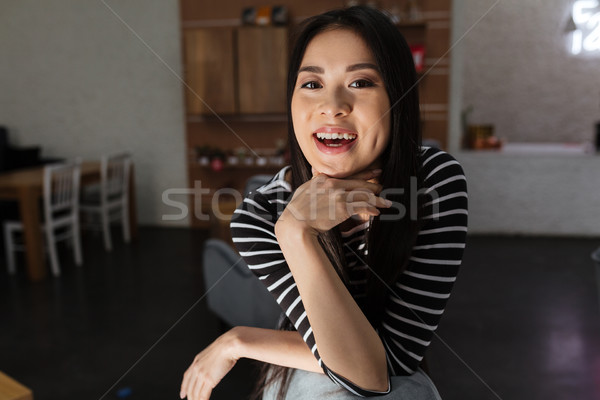 幸せ アジア 女性 座って カフェテリア セーター ストックフォト © deandrobot