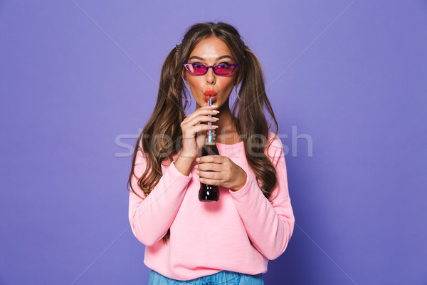 портрет девушки Солнцезащитные очки питьевой шипучий пить Сток-фото © deandrobot