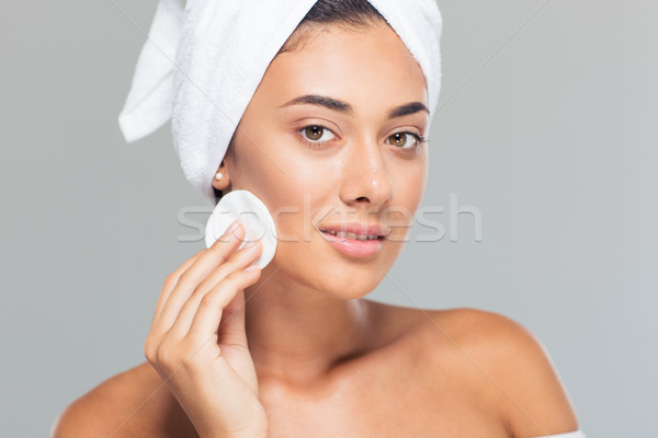Aranyos nő lemez fürdő portré szürke Stock fotó © deandrobot