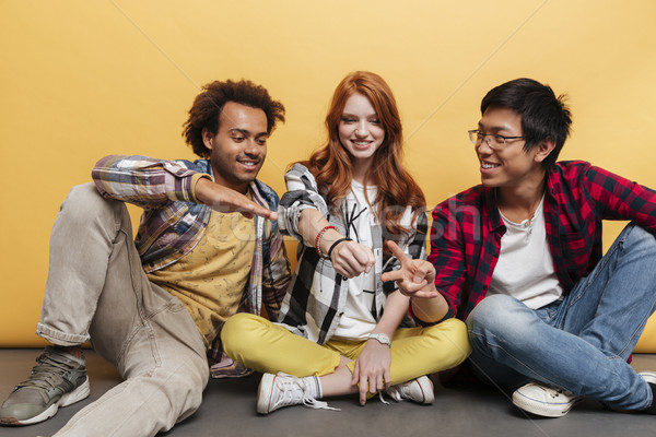 Stock foto: Drei · glückliche · Menschen · Sitzung · spielen · rock · Papier