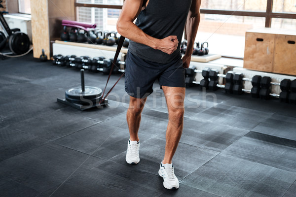 Fitness Mann Ziehen einlegen Fitnessstudio Hand Stock foto © deandrobot