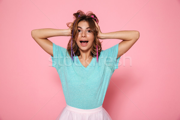 Foto stock: Engraçado · bela · mulher · de · tshirt · cabeça