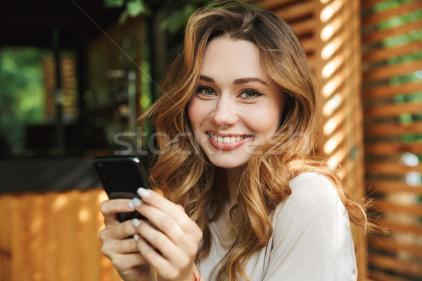 Stockfoto: Portret · glimlachend · jong · meisje · mobiele · telefoon