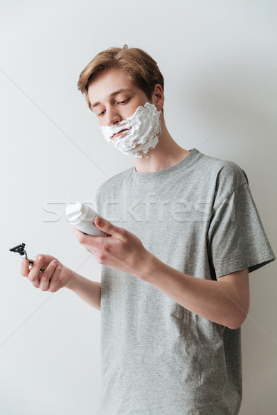 Függőleges kép férfi hab tart borotva Stock fotó © deandrobot