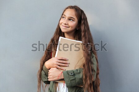 Glimlachende vrouw tonen scherm portret grijs Stockfoto © deandrobot