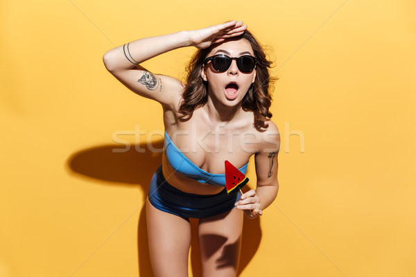Schockiert jungen Dame Badebekleidung isoliert Bild Stock foto © deandrobot