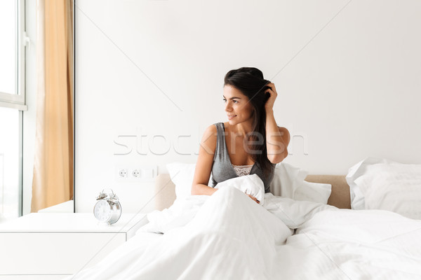 Portré nyugodt fiatal nő pihen ágy alszik Stock fotó © deandrobot
