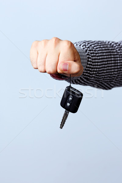 Mano las llaves del coche aislado gris ayudar Foto stock © deandrobot