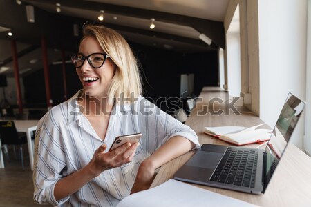 Femme devoirs café jeunes portable [[stock_photo]] © deandrobot