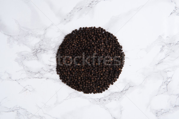 Zwarte peper hoop witte marmer top Stockfoto © deandrobot