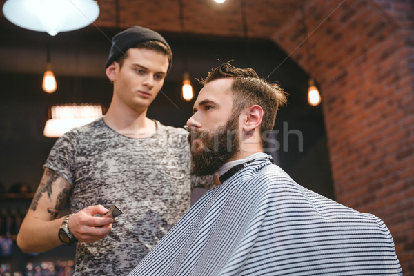 Konzentrierter Friseur Haarschnitt bärtigen schöner Mann Stock foto © deandrobot