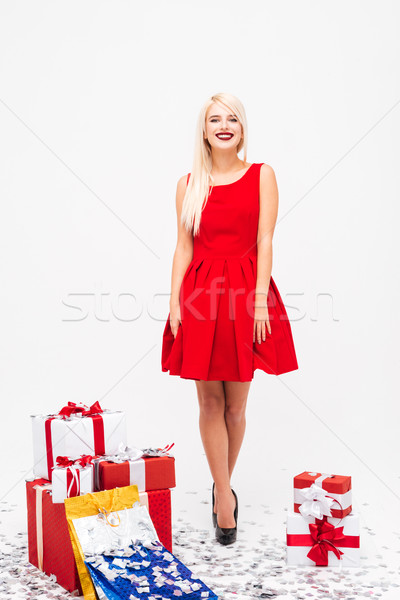 Frau roten Kleid stehen Heap präsentiert glücklich Stock foto © deandrobot