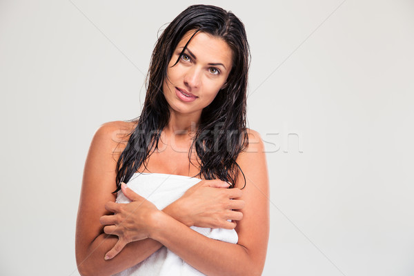 Portret femeie atragatoare prosop umed păr în picioare Imagine de stoc © deandrobot