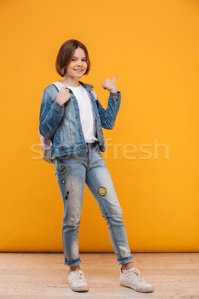 全長 肖像 微笑 小 女學生 背包 商業照片 © deandrobot