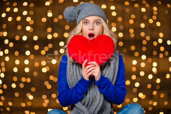 Meglepett nő tart piros szív portré Stock fotó © deandrobot