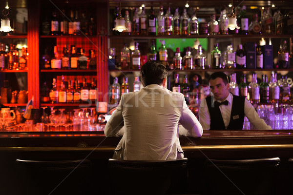 Hátulnézet férfi ital csapos ül pult Stock fotó © deandrobot