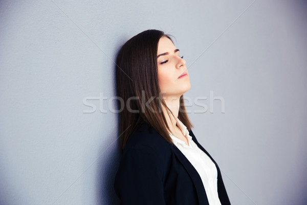 Foto stock: Cansado · mujer · de · negocios · gris · pared