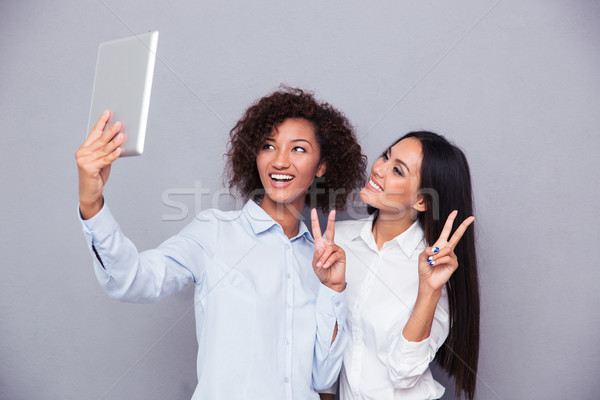 Stock foto: Mädchen · Foto · Tablet-Computer · Porträt · glücklich