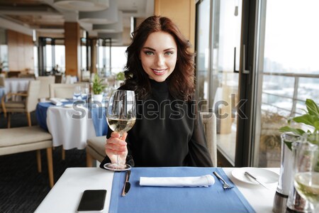 Mulher restaurante vestir sessão tabela Foto stock © deandrobot