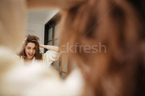 Foto stock: Mujer · albornoz · tocar · pelo · bano