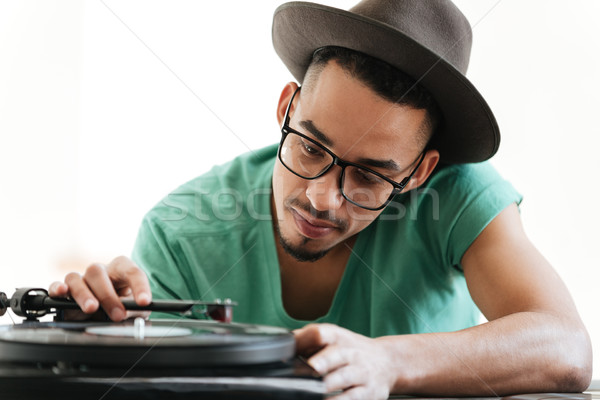 Foto d'archivio: Concentrato · african · uomo · tshirt · Hat